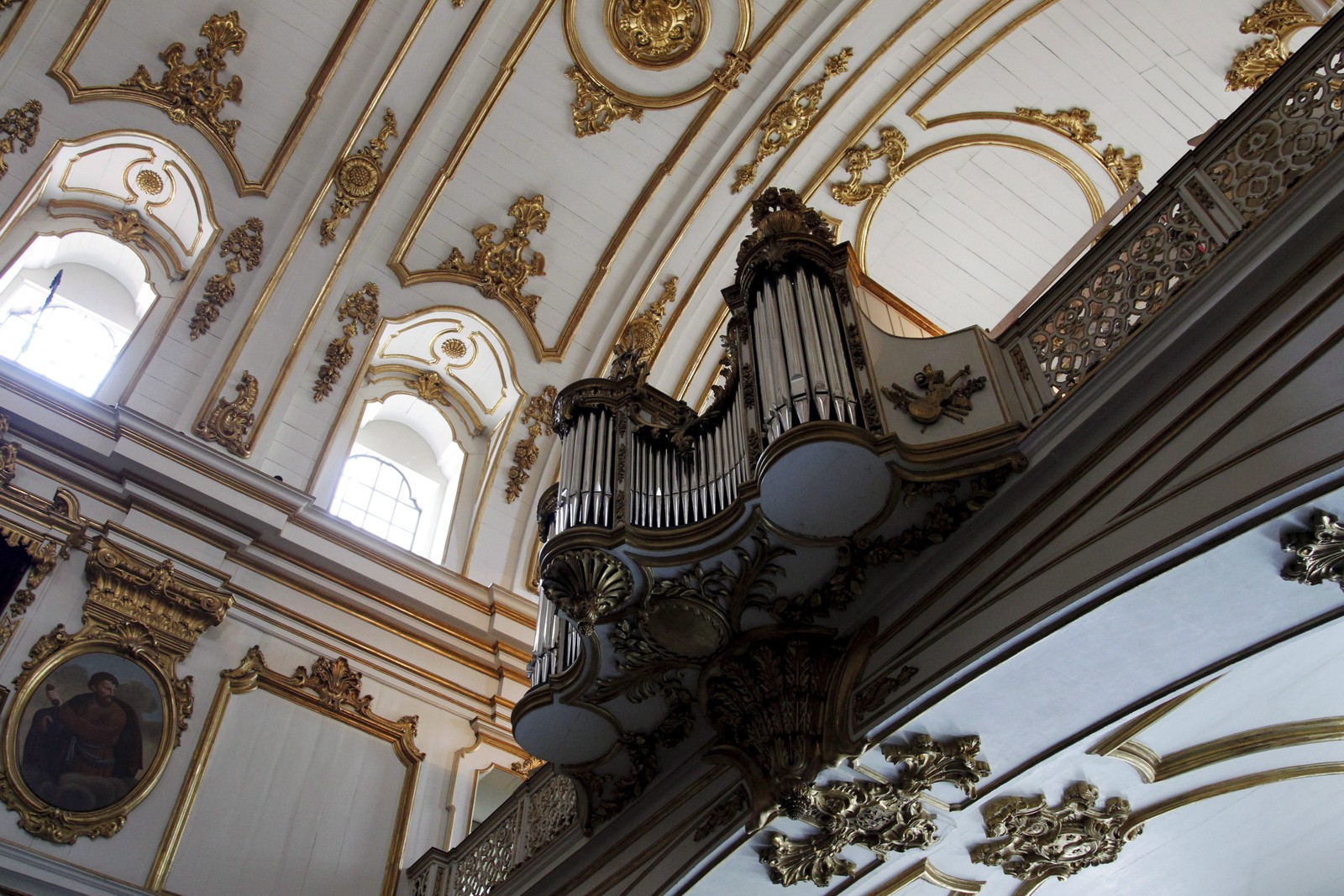 Órgão e decoração da Igreja Nossa Senhora do Carmo da Antiga Sé — Foto: Custódio Coimbra/Agência O Globo