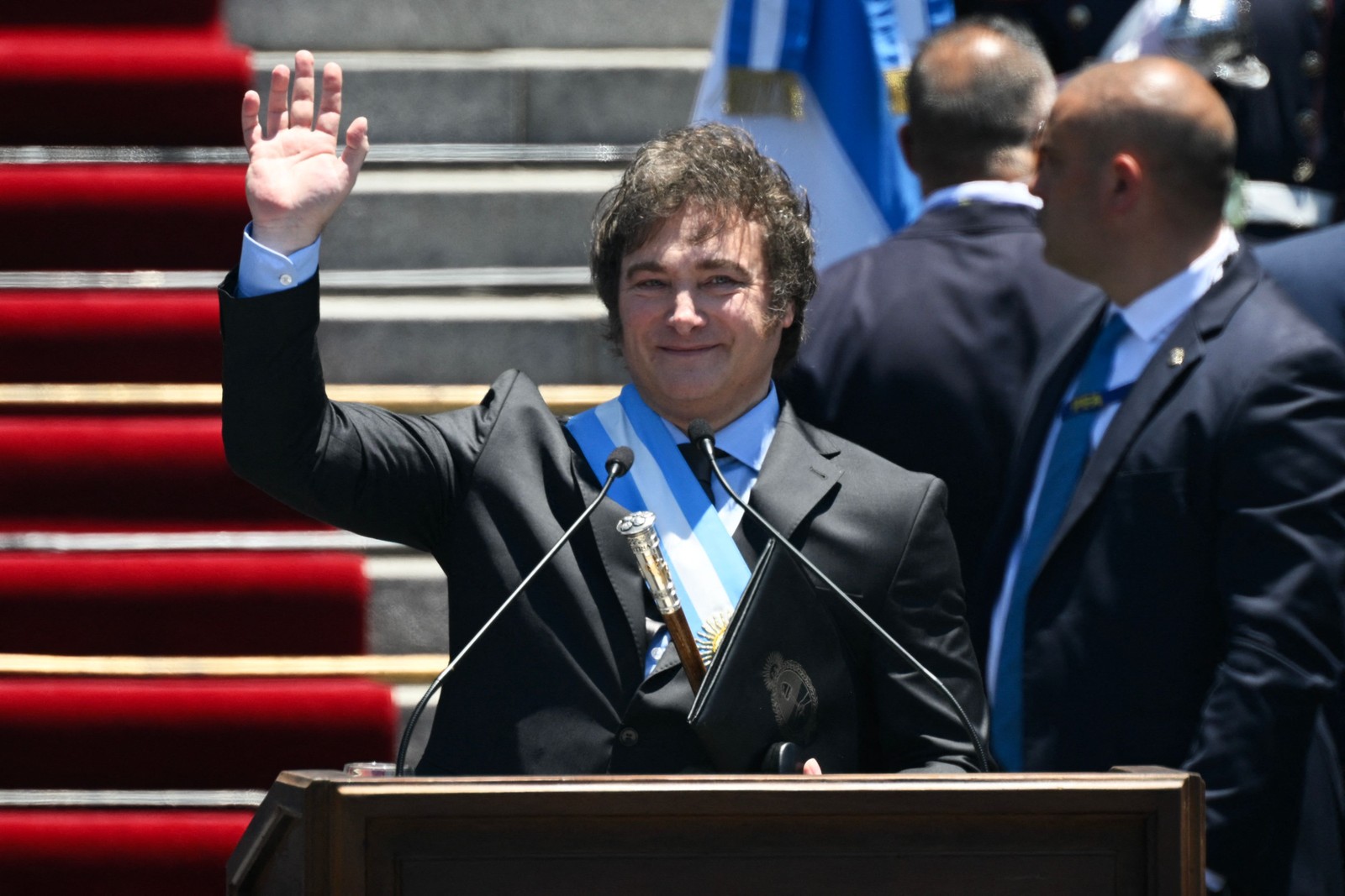 Eleito o novo presidente da Argentina, Javier Milei tomou posse nesse domingo — Foto: Luis ROBAYO / AFP