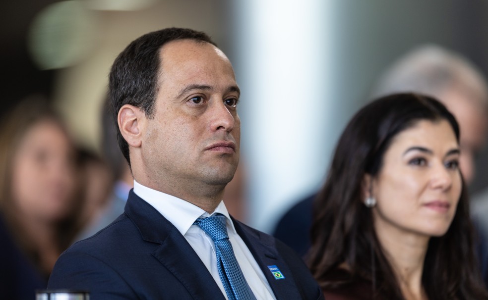 O diretor-presidente da Globo, Paulo Marinho, acompanha a cerimônia ao lado de Renata Abravanel, presidente do Conselho do Grupo Silvio Santos — Foto: Brenno Carvalho