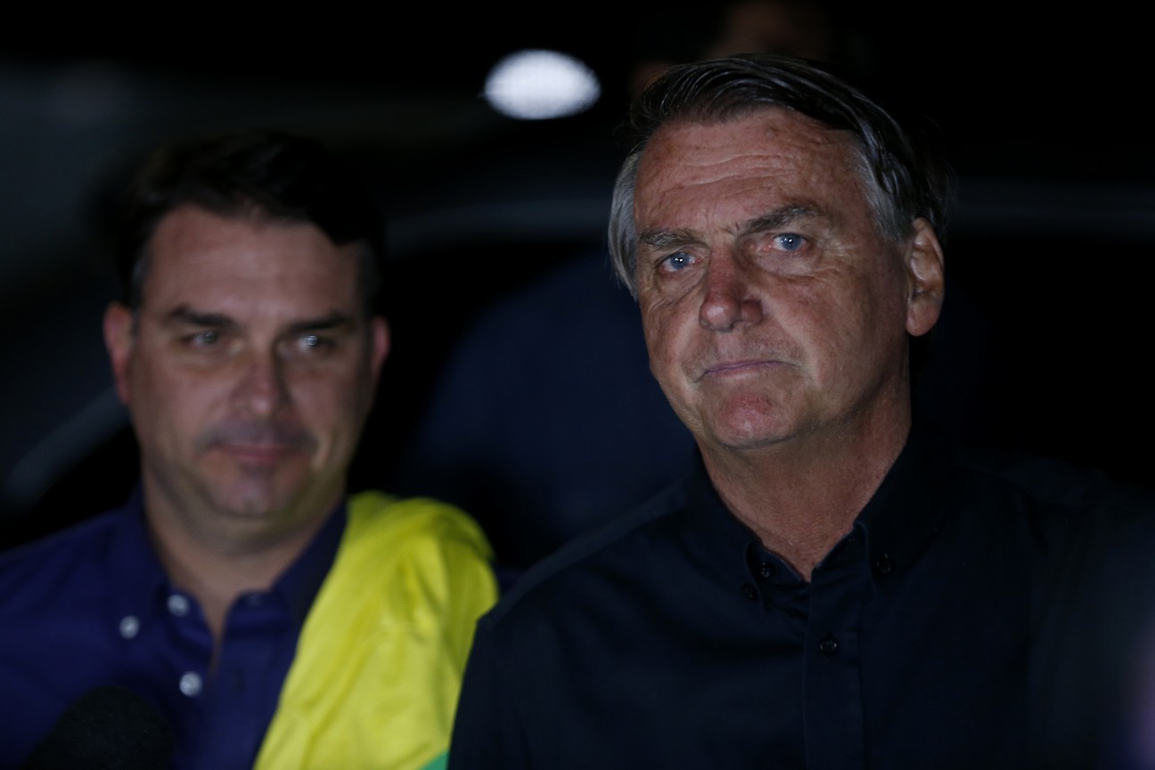 Bolsonaro intervém para salvar a imagem de Flávio e evitar crise familiar