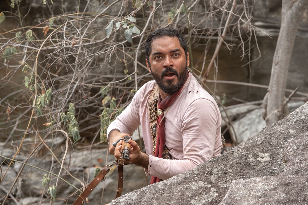 Thomás Aquino em cena de "Guerreiros do sol" — Foto: Estevam Avellar / Globo