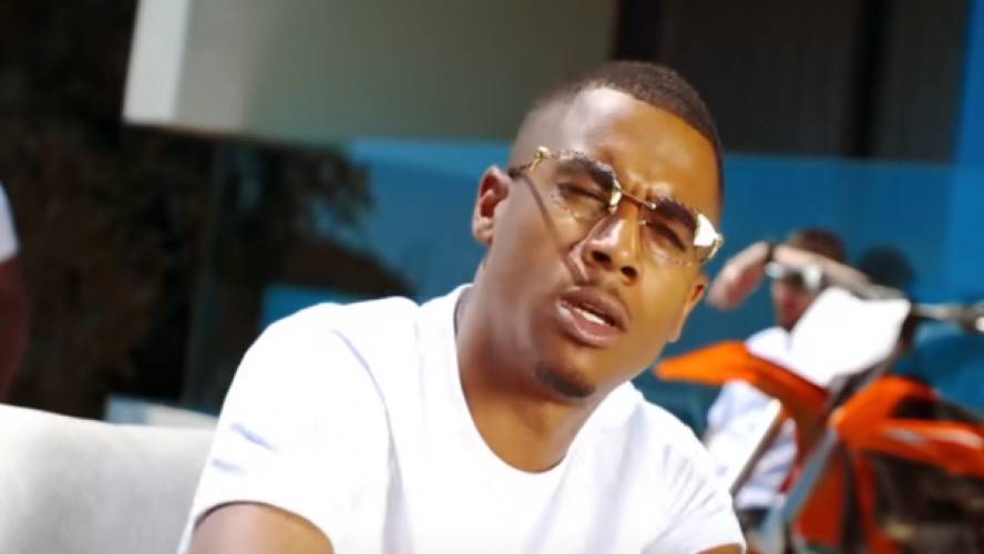 Rapper francês é condenado a multa de € 6 mil após chutar o próprio ...