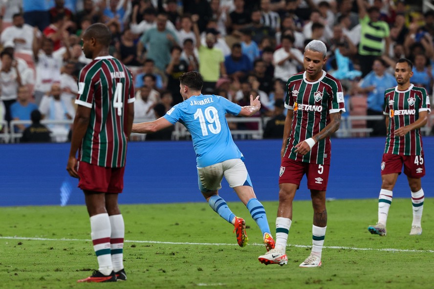 Álvarez comemora o quarto gol do Manchester City sobre o Fluminense