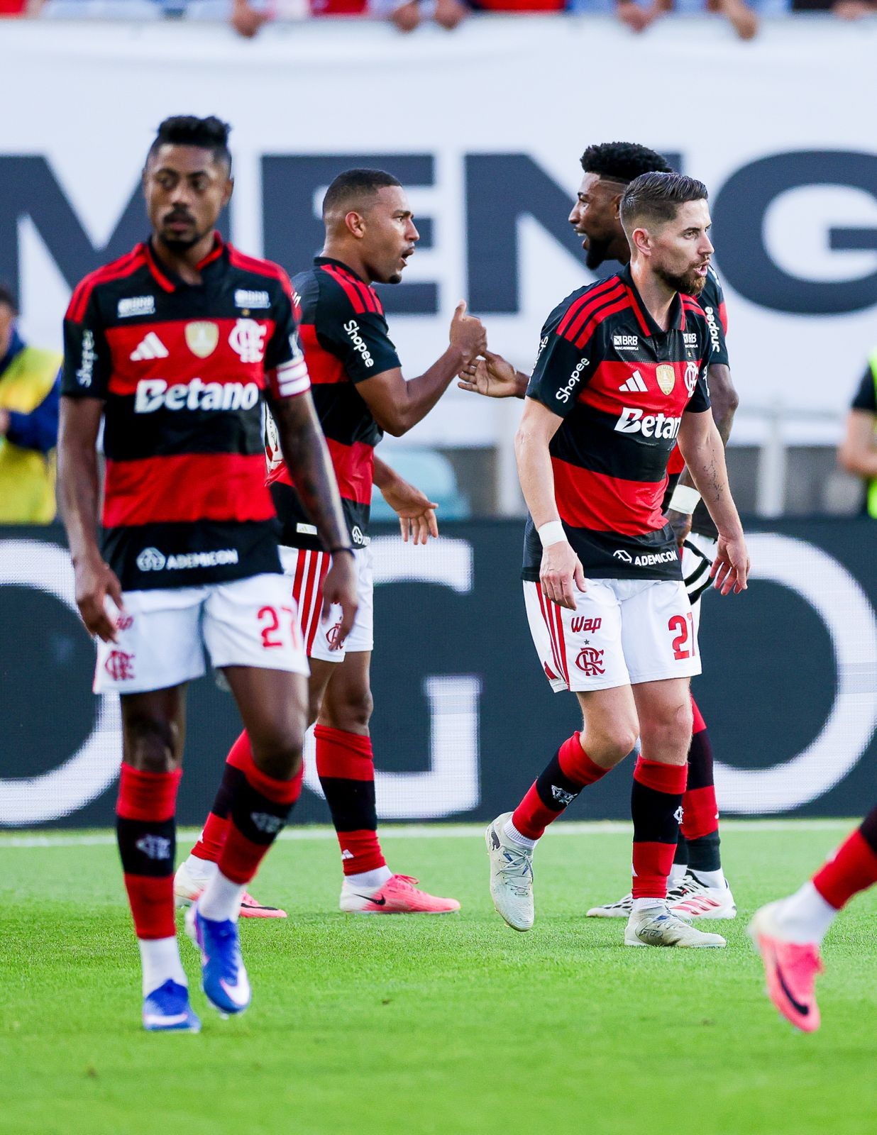 Flamengo vence Benfica e fatura Troféu do Algarve em jogo acirrado