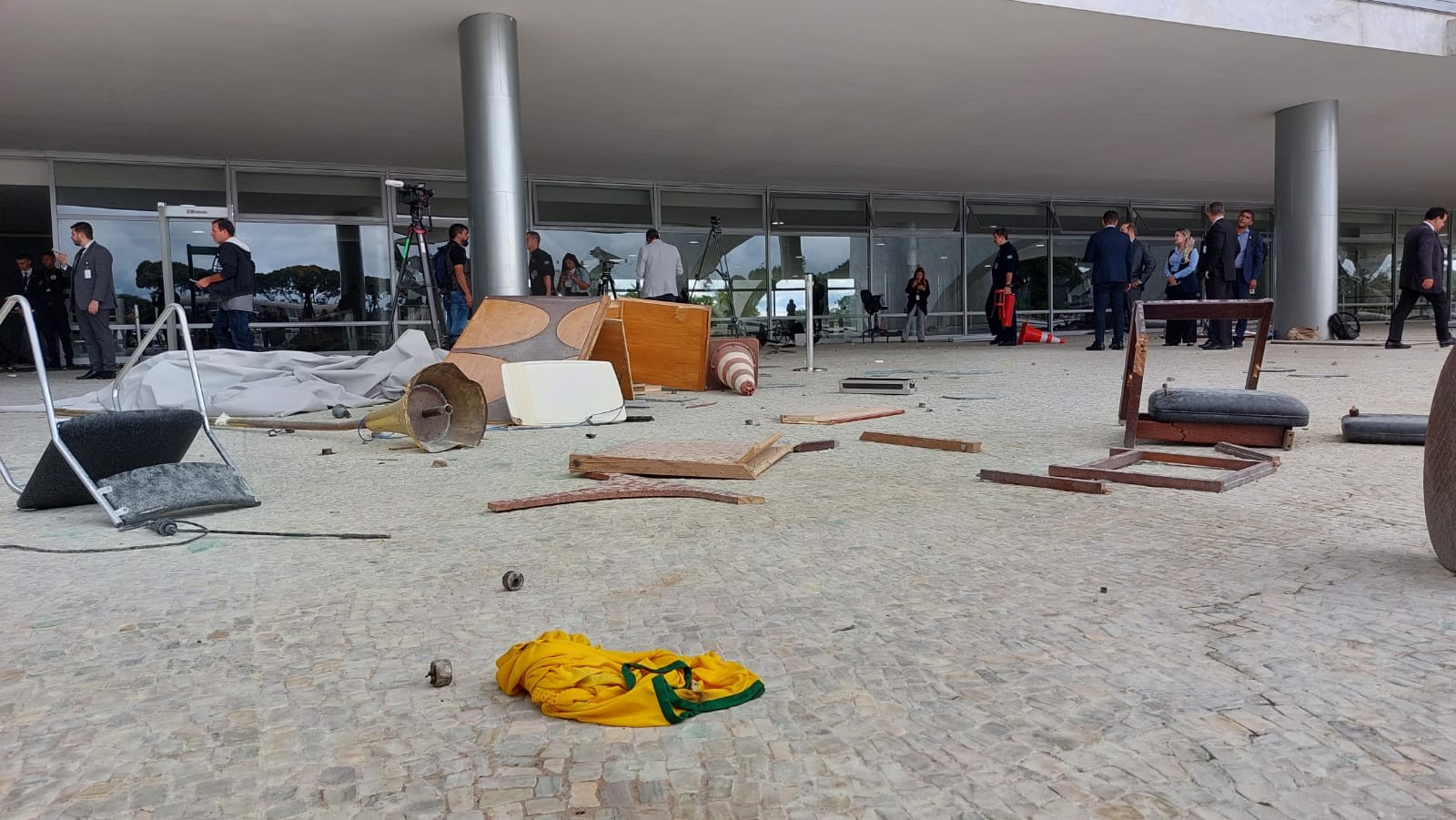 Área interna do Palácio do Planalto destruída — Foto: Bruno Góes/Agência O Globo