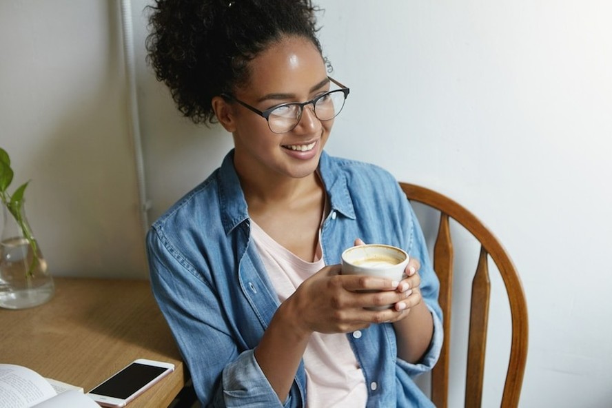 O momento em que se bebe o café também precisa ser levado em conta