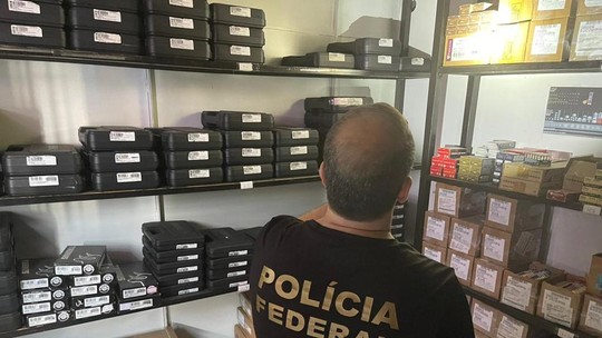 Polícia Federal estoura depósito clandestino e apreende mais de 200 armas de fogo, na Baixada Fluminense