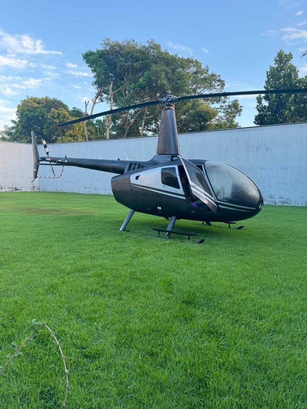 Helicóptero apreendido durante Operação Afluente — Foto: Reprodução/ Polícia Federal