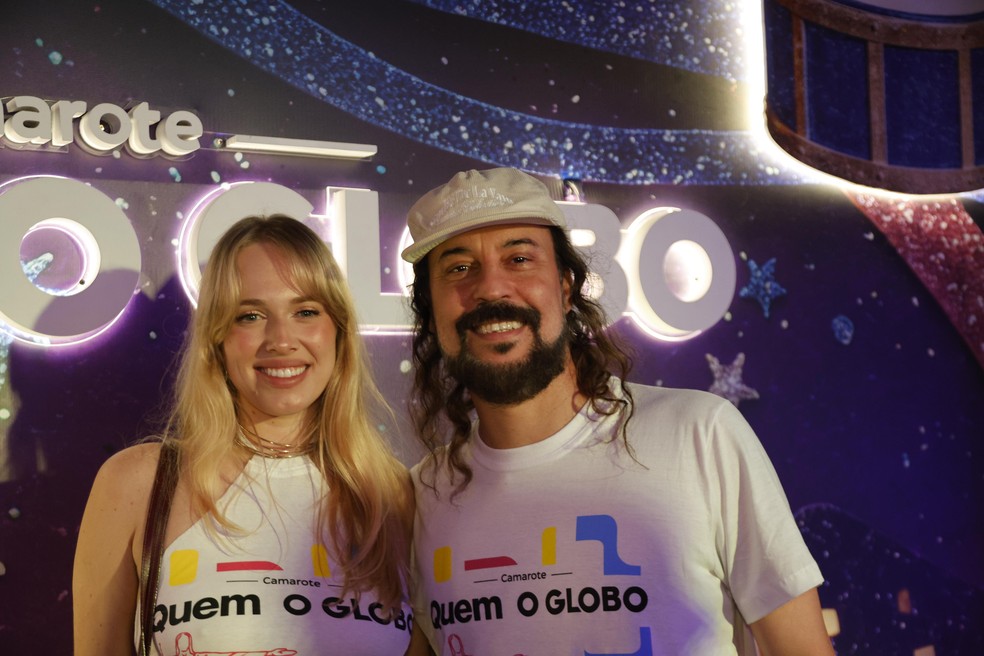 Gabriel O Pensador com a namorada — Foto: Gabriel de Paiva/Agência O Globo