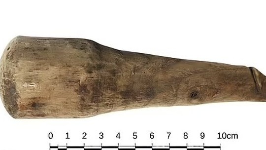 'Brinquedo sexual' de 2 mil anos: Artefato de madeira com formato fálico era usado no Reino Unido durante Império Romano