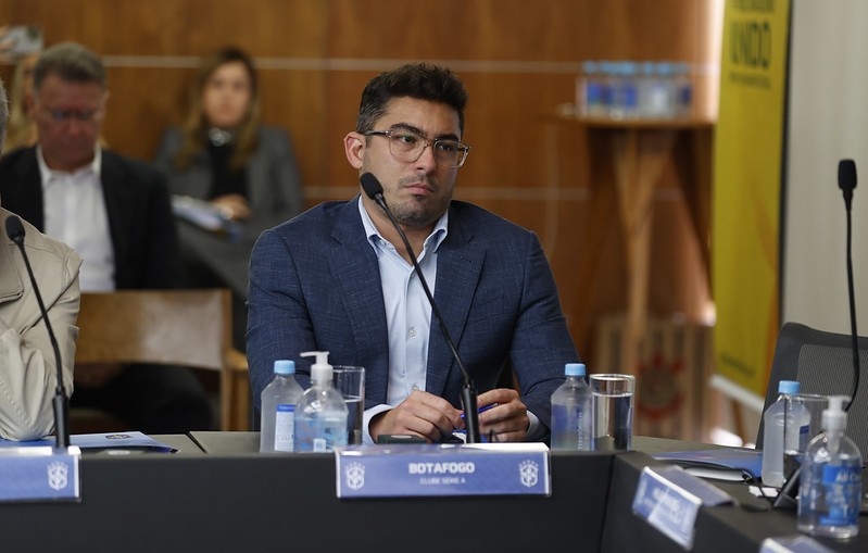 CEO do Botafogo alerta conselheiros sobre dificuldades financeiras para 2026: 'Depende do apetite do investidor'