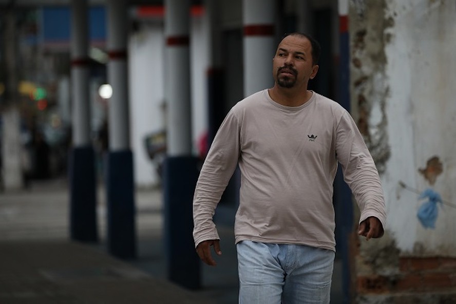 O autônomo Creusi Correa, de 42 anos, morador de Itaguaí,  mora em Brisamar, um dos bairros mais perigosos de Itaguaí