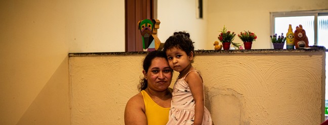 Os invisíveis do Auxílio Brasil: Maria Nascimento com sua filha,Francisca Vitória. Agência O Globo