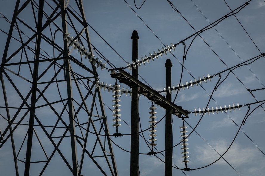 Consultorias avaliam que conta de luz deve subir entre 5,1% e 7,95% em 2026, acima da projeção do IPCA