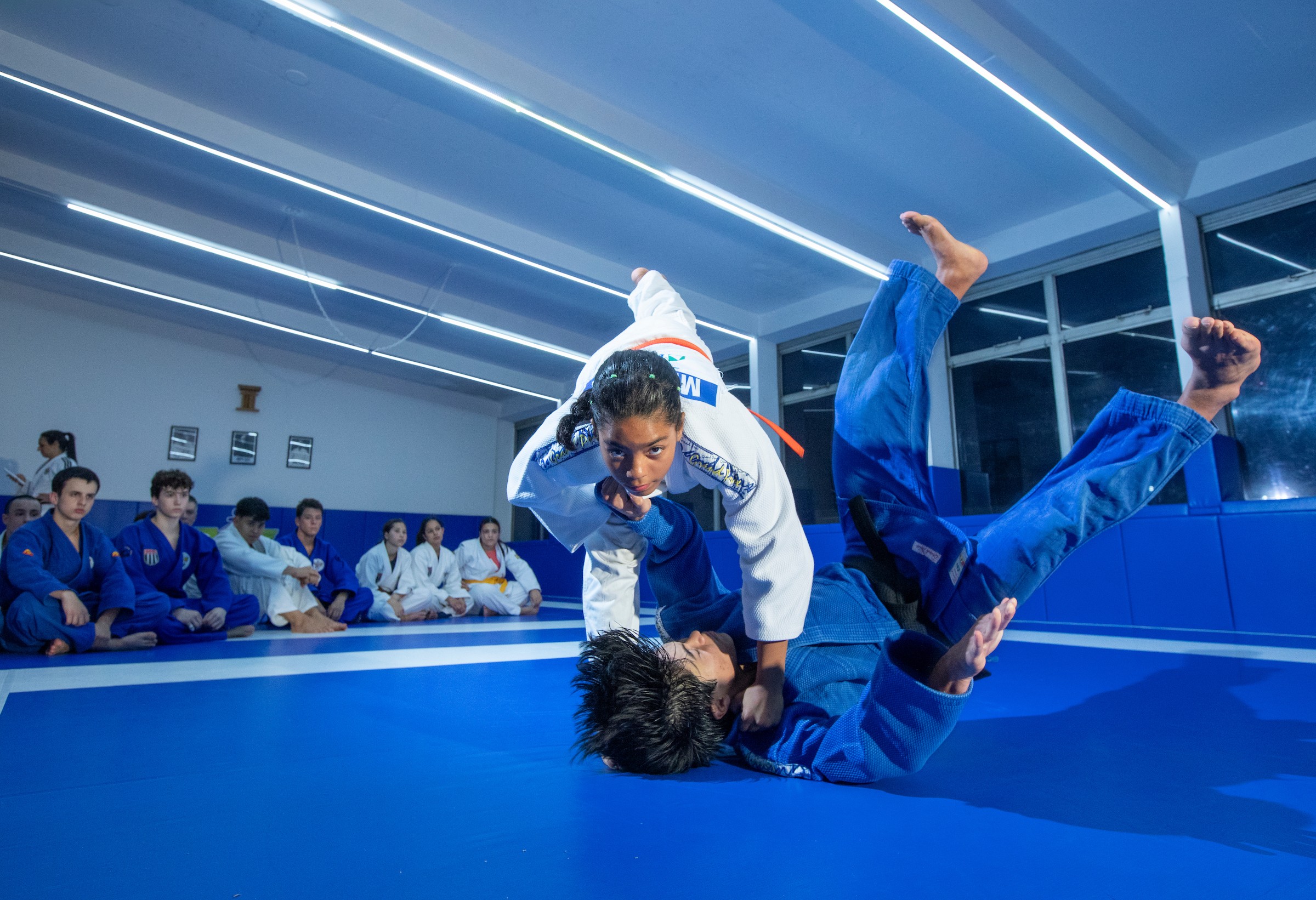 Futebol e vôlei ou judô e natação: vale a pena fazer mais de um esporte durante a adolescência? - QTU Questões do Universo