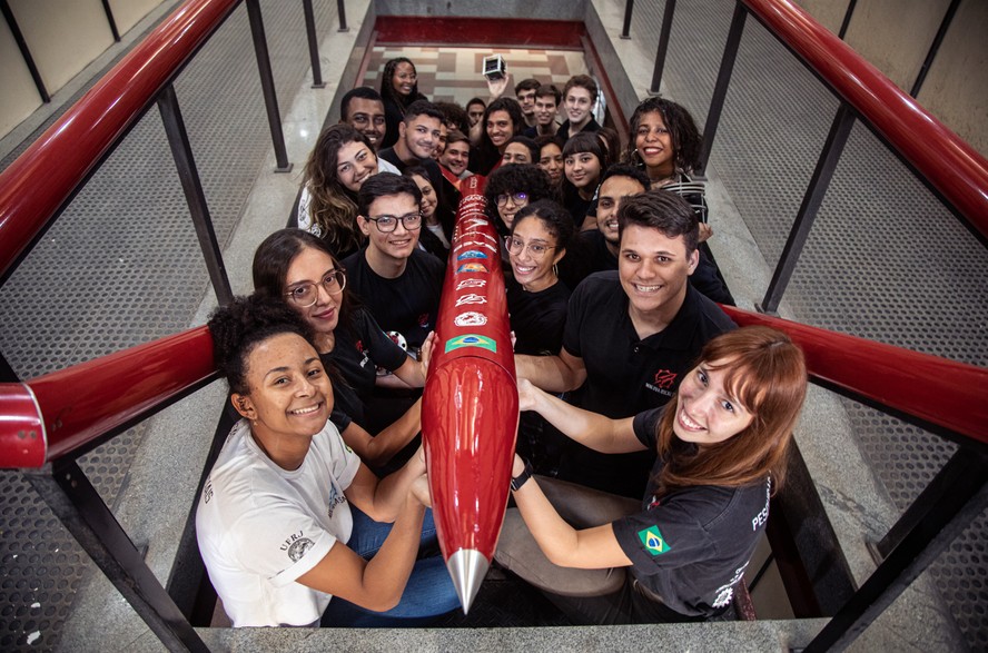 Estudantes da UFRJ viajam para os EUA e participam de competição mundial de foguetes