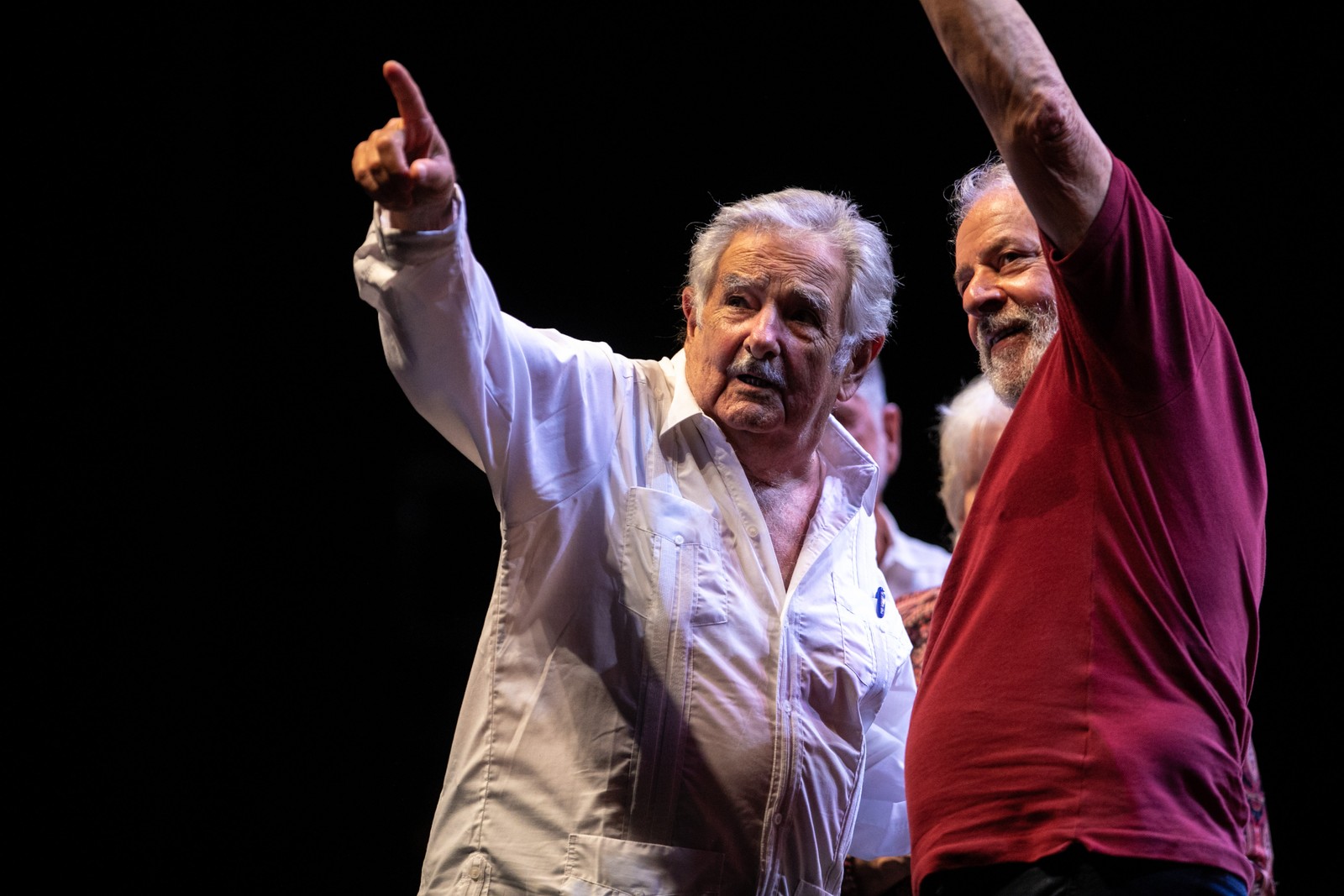 Mujica e Lula durante evento no Rio — Foto: BRENNO CARVALHO / AGÊNCIA O GLOBO