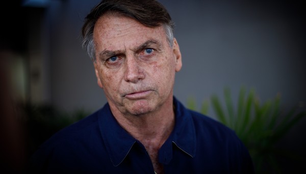 Novas reuniões delatadas por Mauro Cid geram apreensão em Bolsonaro