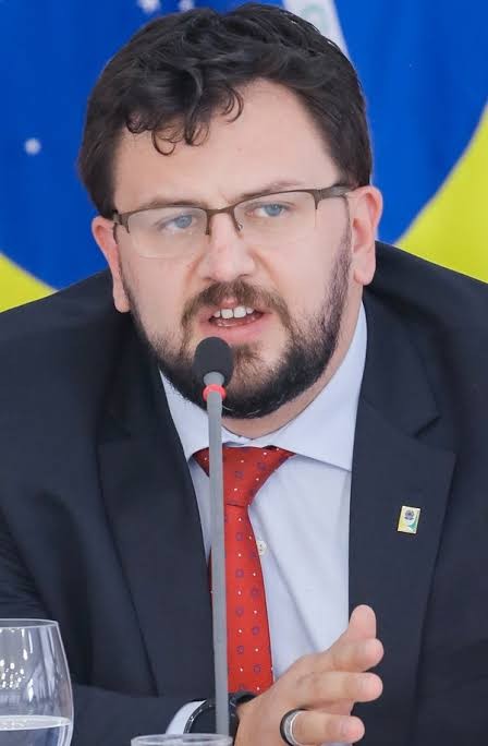 Assessor de Lula confirma empréstimo dado por lobista de Careca do INSS - QTU Questões do Universo
