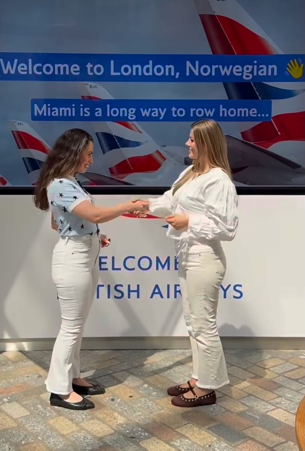 Fly Norwegian x British Airways: Aperto de m&atilde;os entre representantes das duas a&eacute;reas oficializou a aposta &mdash; Foto: Reprodu&ccedil;&atilde;o / Instagram