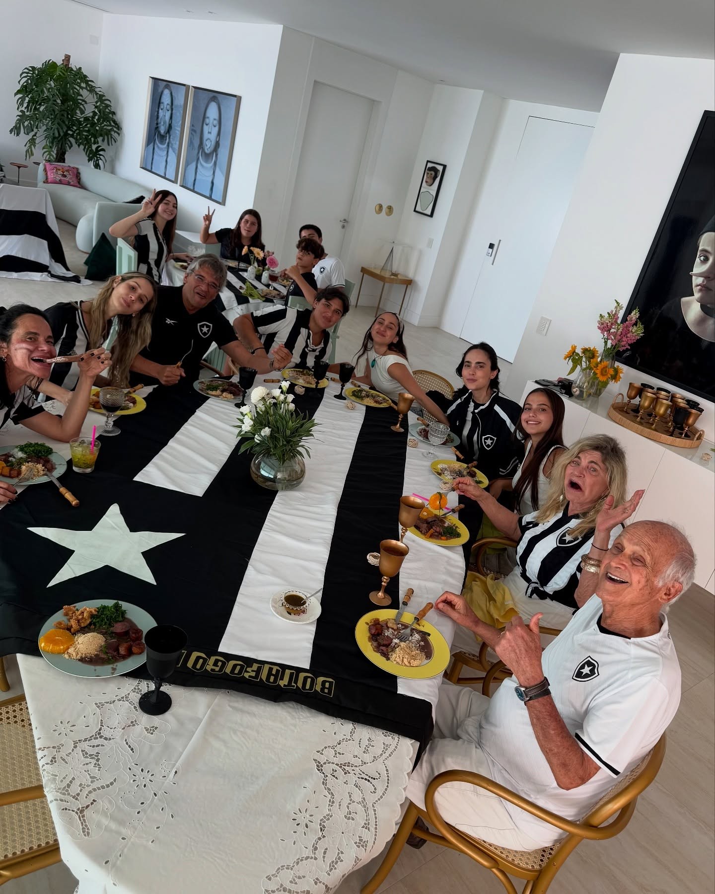Família Reunidano Aptaramento de Flávia Alessandra E Otaviano Costa - Foto: Reprodução/Instagram