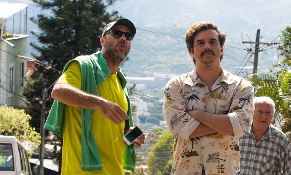 O diretor José Padilha ao lado de Wagner Moura no set de gravações da série 'Narcos' Divulgação