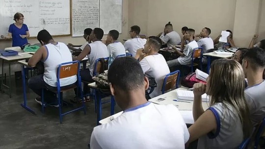 Ratinho Júnior x professores do PR: entenda projeto discutido em três estados que privatiza gestão em escolas públicas