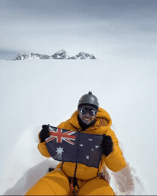 Do mar ao topo do Everest: alpinista australiano quebra recorde de escalada; entenda