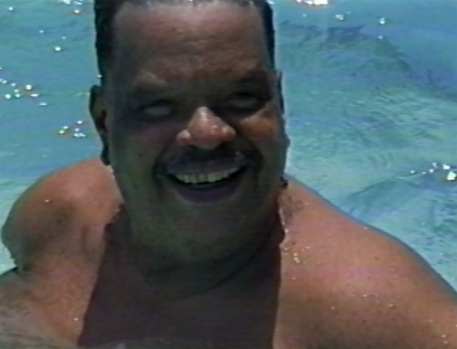 Tim Maia aproveitando banho de piscina — Foto: Divulgação/Acervo pessoal 
