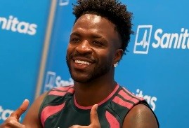 Vini Jr volta ao Real Madrid sob incerteza de renovação; entenda negociação e possíveis desfechos - QTU Questões do Universo