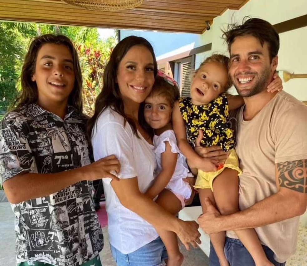 Yvette with her husband Daniel Caldi and children Marcelo, Marina and Helena - Photo: Reproduction