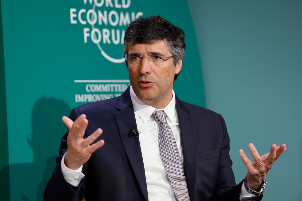 André Esteves, presidente do Banco BTG Pactual, durante uma sessão de painel no Fórum Econômico Mundial (WEF) em Davos, Suíça, em 2023 — Foto: Bloomberg