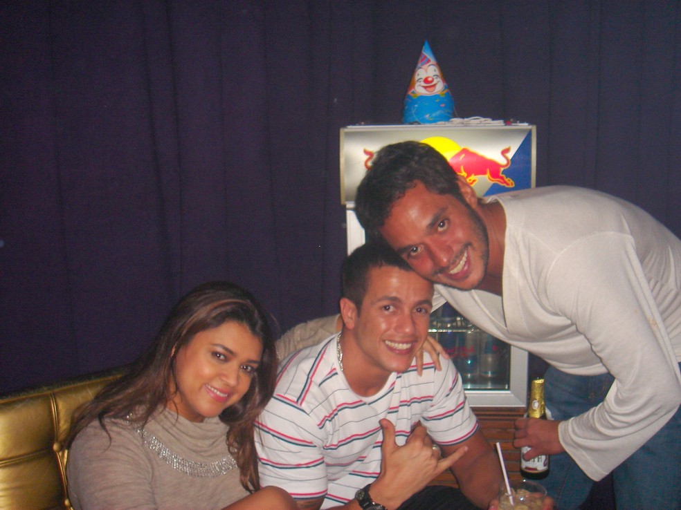 Preta Gil com o namorado Carlos Henrique e o promoter Marcio Lima, em 2008 — Foto: Arquivo pessoal
