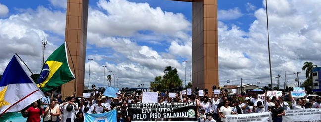 Manifestantes carregam faixa defendendo a constitucionalidade do piso em Boa Vista, RR — Foto: Divulgação