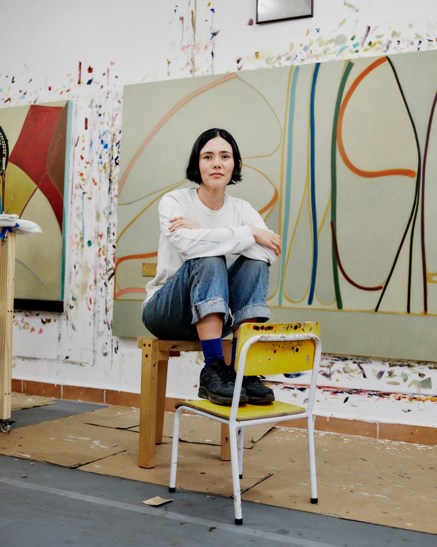 Famosa na cena musical indie, Luísa Matsushita exibe telas em exposição