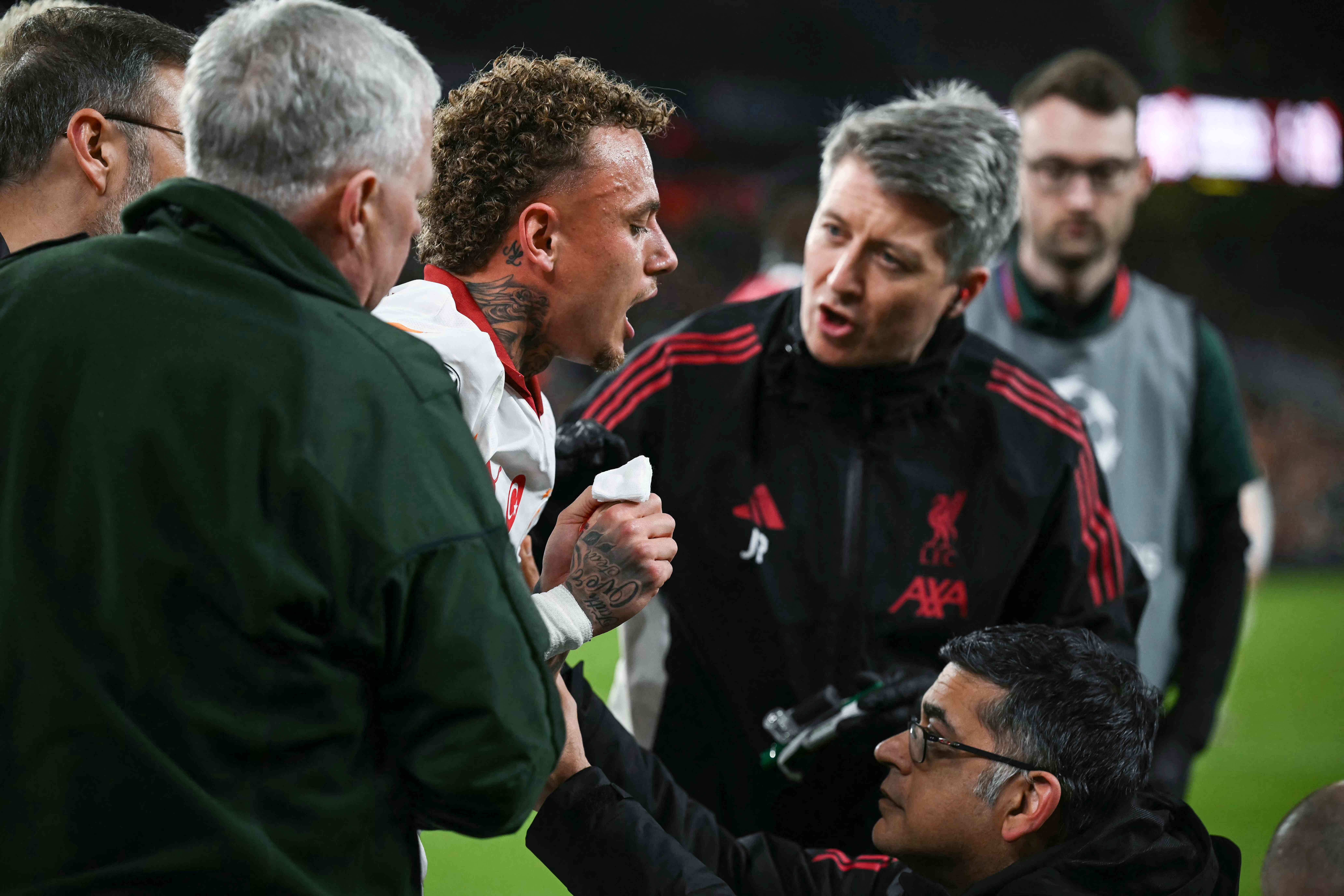 Jogador da Holanda que quase teve dedo amputado fala sobre recuperação: 'Difícil jogar Playstation'