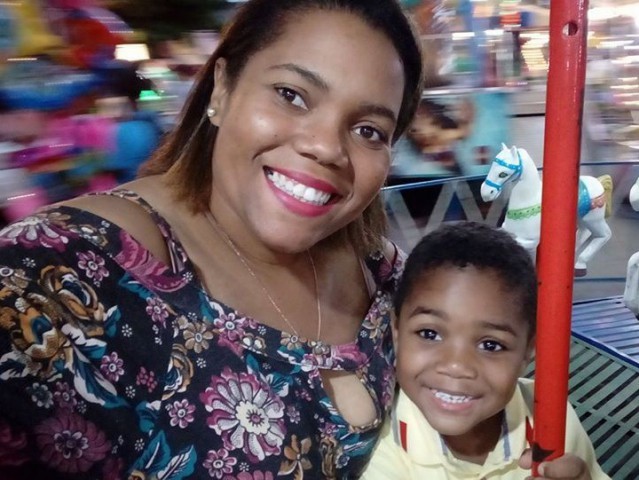 Mãe do menino Miguel, morto há seis anos, homenageia o filho em formatura no curso de Direito: 