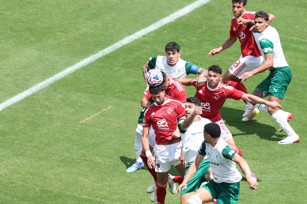 Abou Ali fez gol contra em Al Ahly x Palmeiras — Foto: CHARLY TRIBALLEAU / AFP