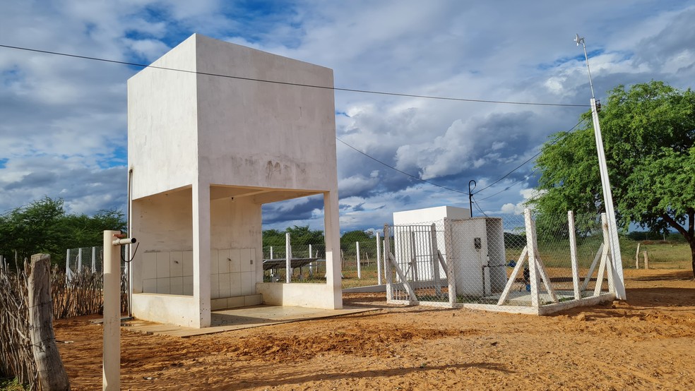 Poço artesiano ligado à energia solar em Quizanga, Inajá, Pernambuco — Foto: Divulgação