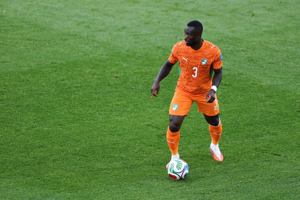 Ghislain Konan no confronto Alemanha x Costa do Marfim — Foto: Getty Images via AFP