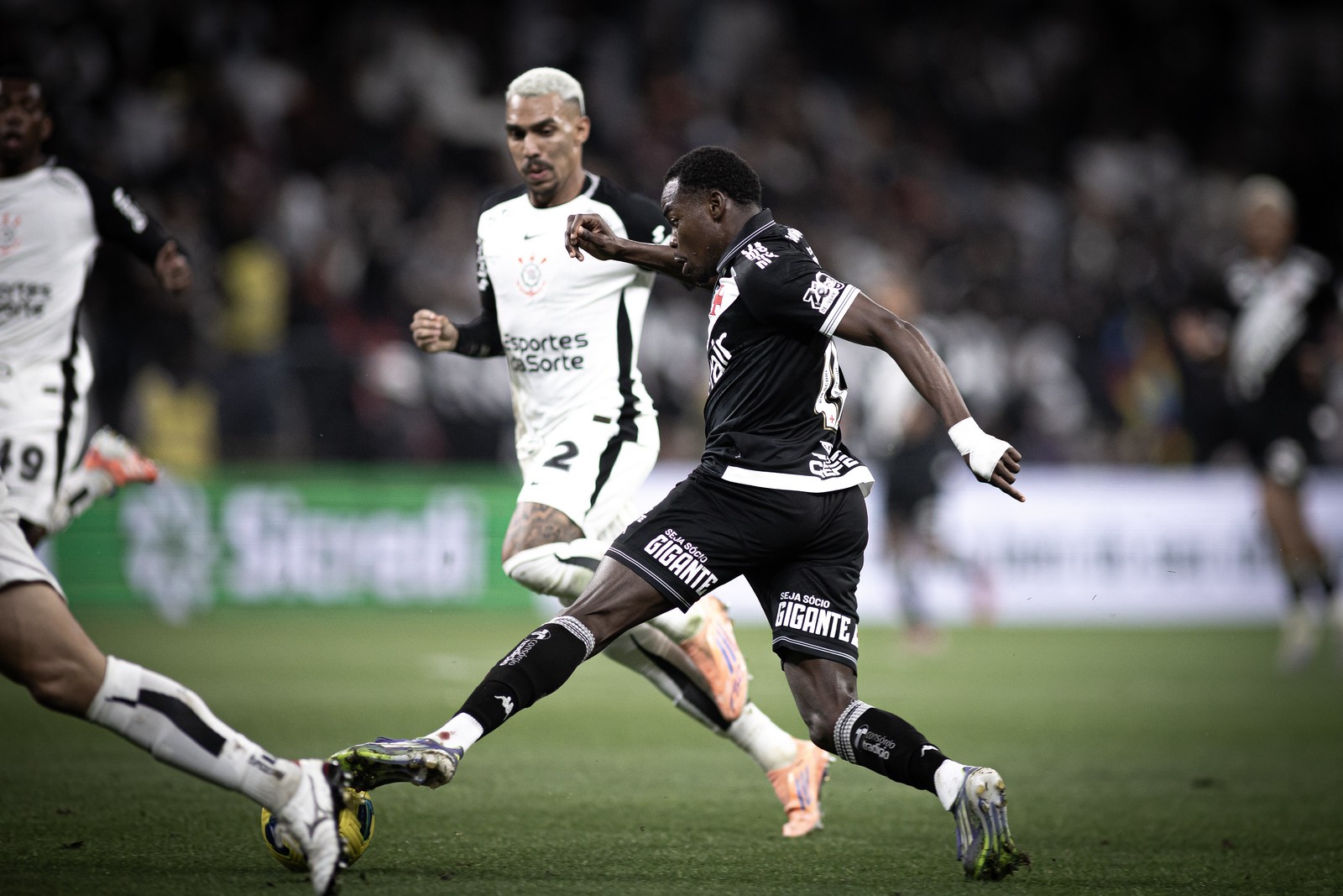 Vasco e Corinthians divulgam escalações para a final da Copa do Brasil ...