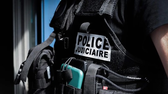 Em pânico e sem respirar: jornalista da BBC salva migrantes que ficaram presas em caminhão frigorífico na França