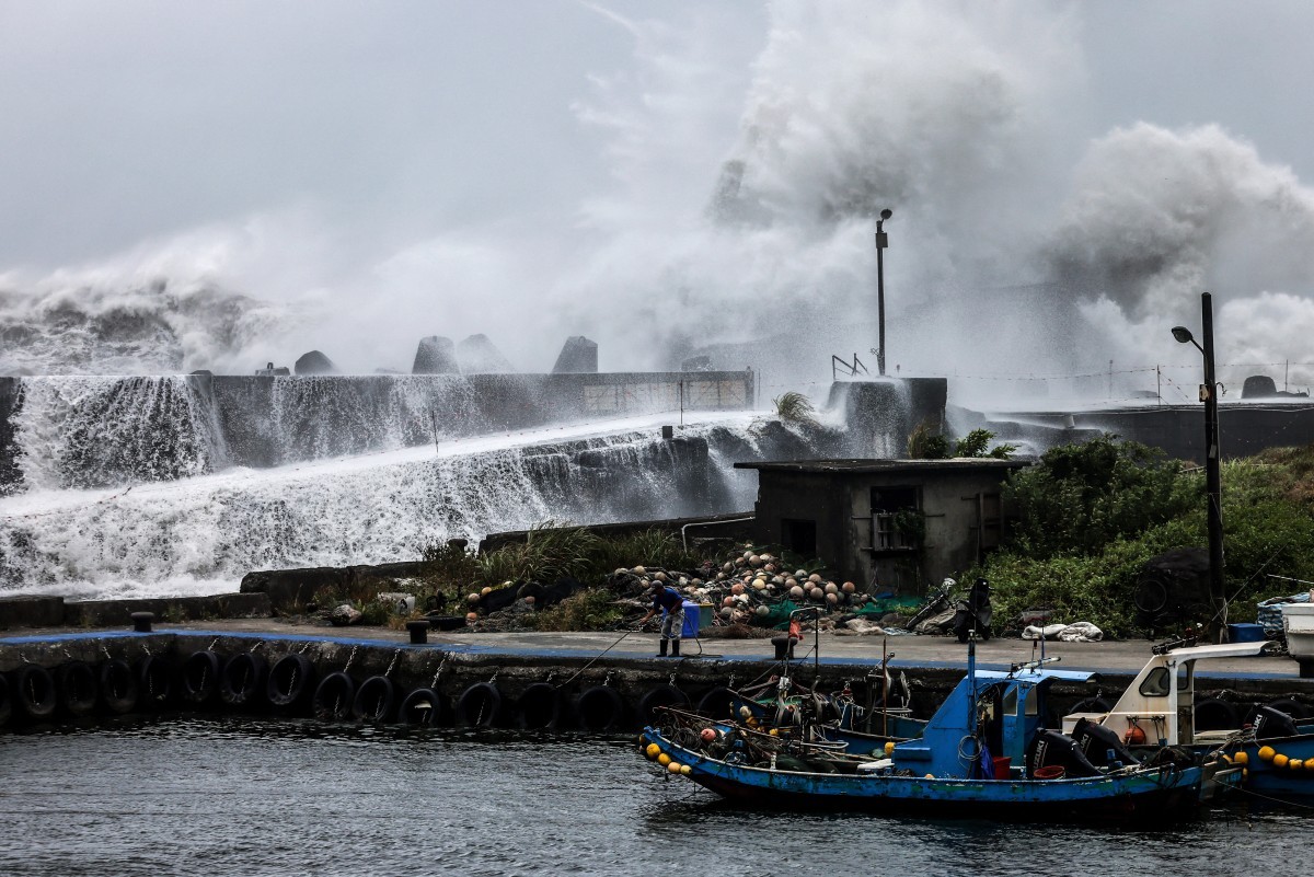 Tufão Bavi avança e força evacuação de milhares em Taiwan