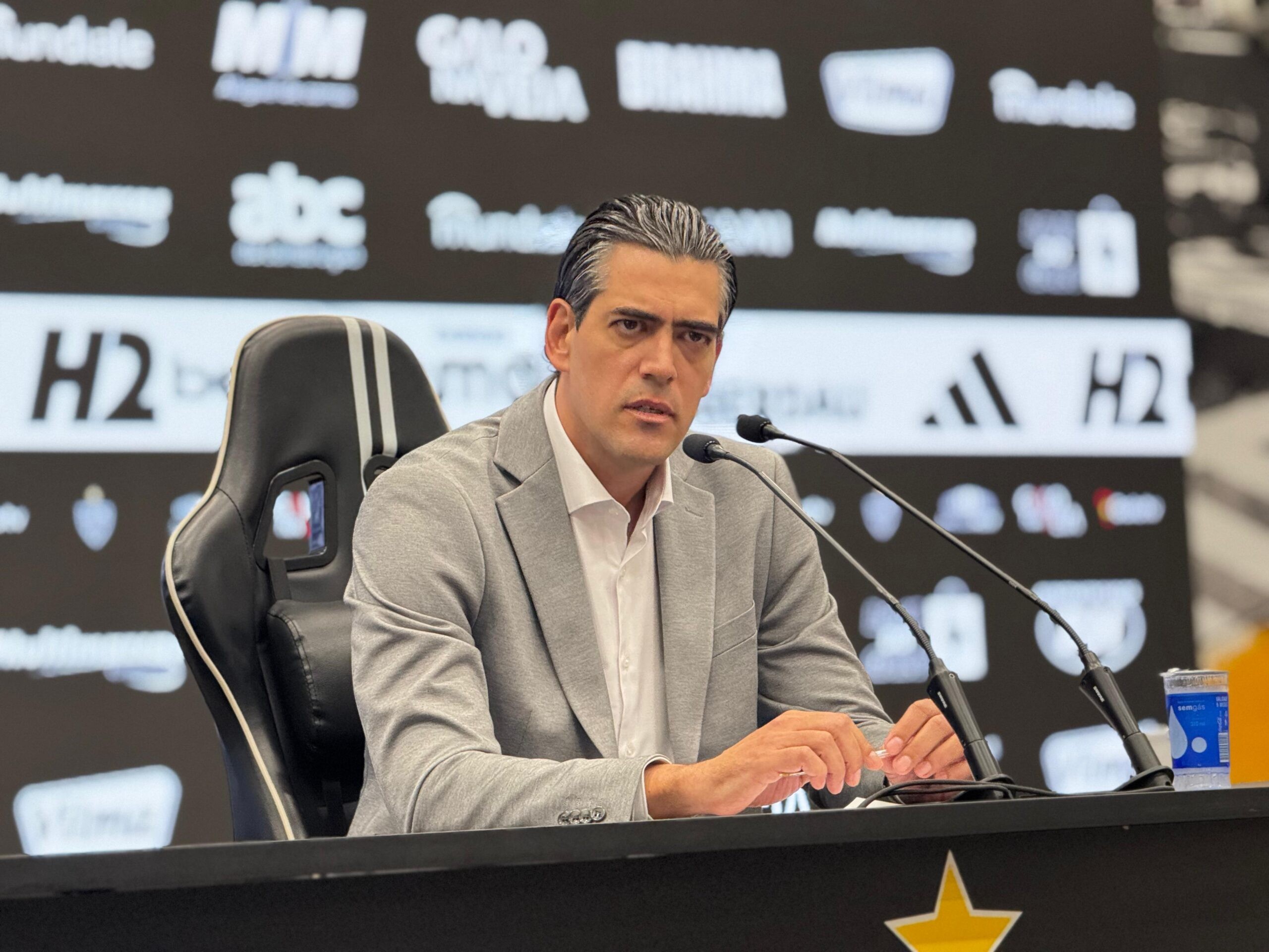 Diretor do Atlético-MG explica ausência de Hulk contra o Flamengo: 'Inviabilizaria transferência nacional'