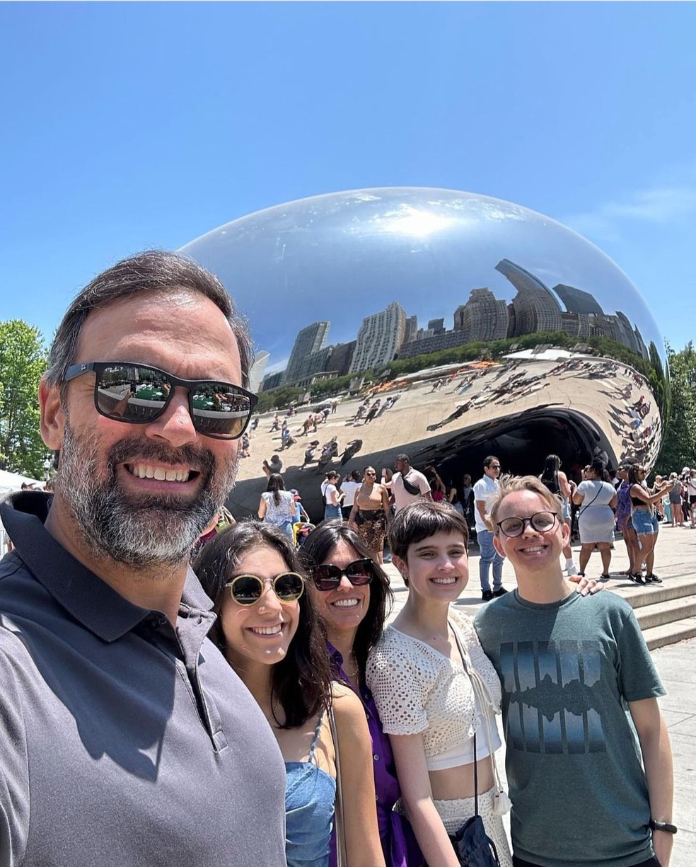 Tadeu Schmidt ao lado da família nos EUA — Foto: Reprodução/Instagram