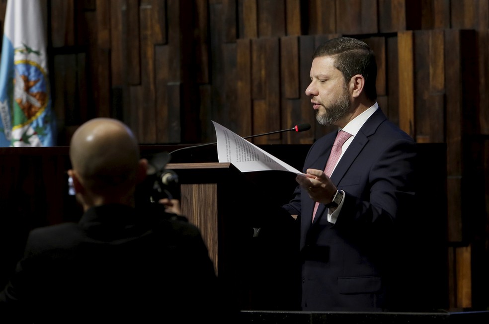 - Primeira sessão na ALERJ após o recesso. Secretário da Casa Civil, Nicola Miccione, levou recado do governo após ausência de Castro — Foto: Marcelo Theobald/ Agência O Globo