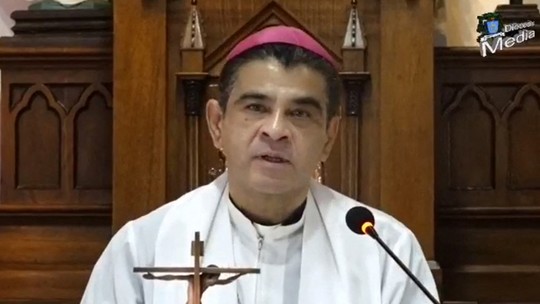 Entenda por que o bispo Rolando Álvarez voltou para a prisão do regime de Ortega na Nicarágua