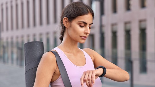 Quanto tempo você deve passar sentado, dormindo, em pé e se exercitando? Cientistas respondem 