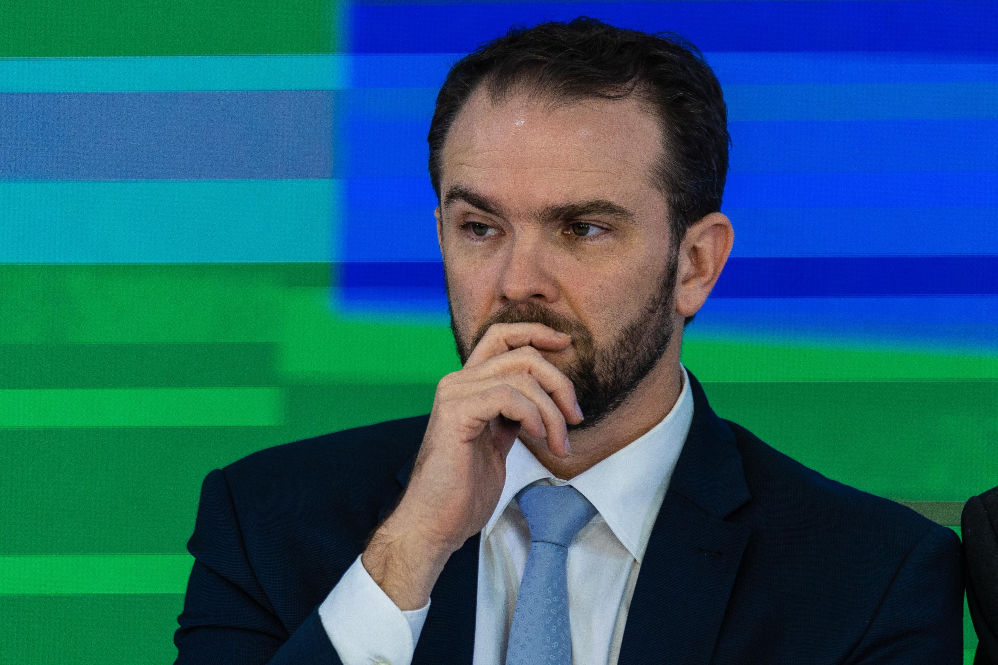 Ministro da Fazenda culpa juros por alta da dívida: 