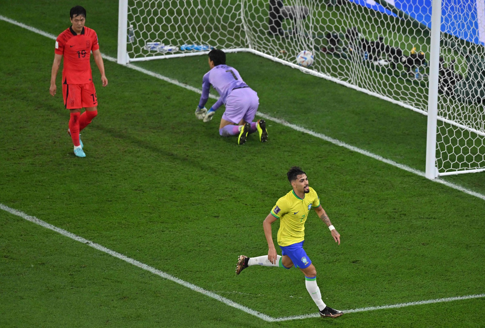 Lucas Paquetá fez o quarto gol do Brasil — Foto: GLYN KIRK/AFP